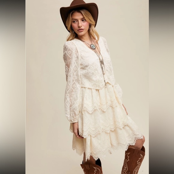 NWT Listicle Cream Lace Long Sleeve Dress size Medium - Picture 2 of 15